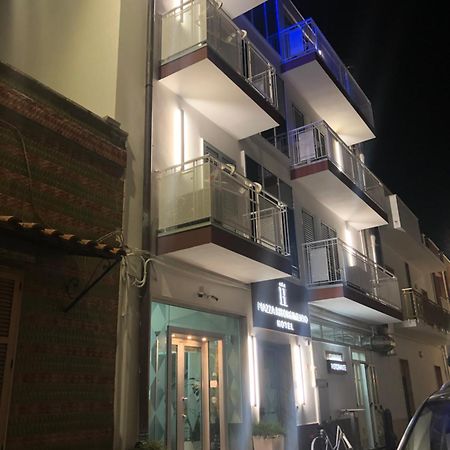 Albergo Piazza Risorgimento ปอร์โตเชซาเรโอ ภายนอก รูปภาพ