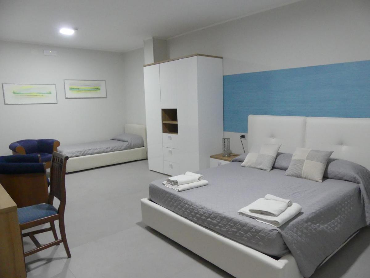 Albergo Piazza Risorgimento ปอร์โตเชซาเรโอ ภายนอก รูปภาพ
