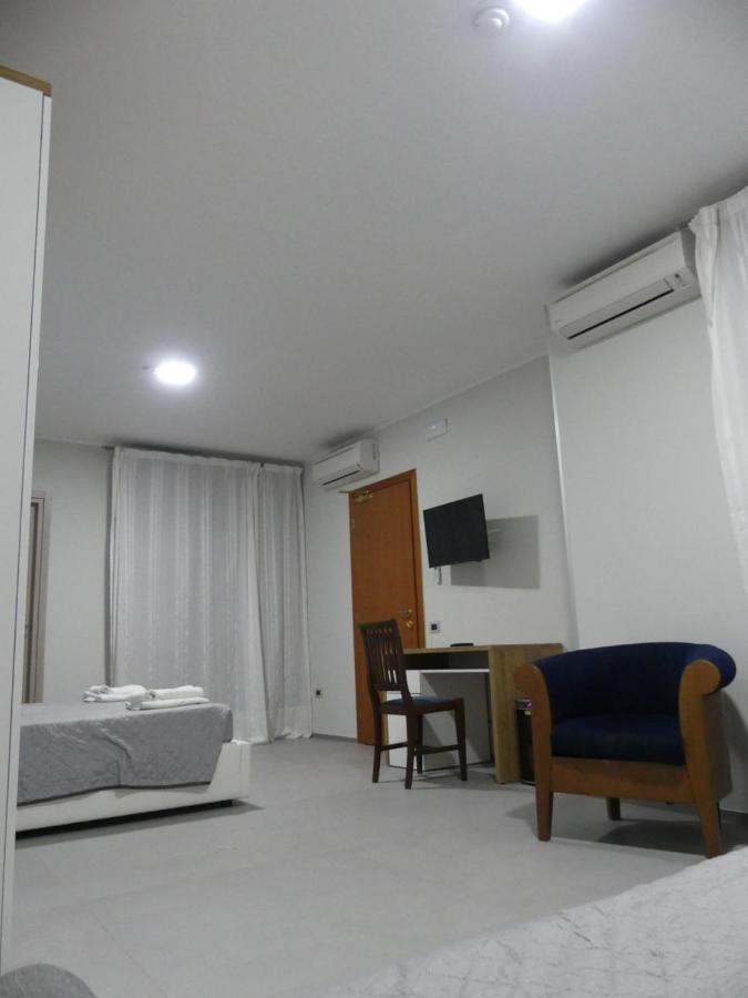 Albergo Piazza Risorgimento ปอร์โตเชซาเรโอ ภายนอก รูปภาพ