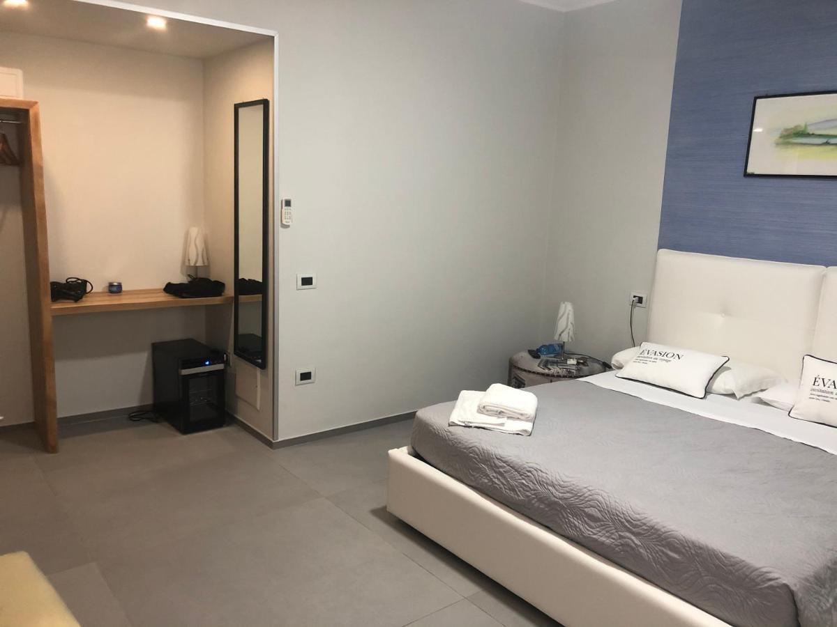 Albergo Piazza Risorgimento ปอร์โตเชซาเรโอ ภายนอก รูปภาพ