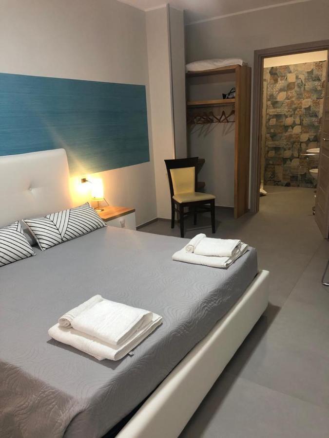 Albergo Piazza Risorgimento ปอร์โตเชซาเรโอ ภายนอก รูปภาพ