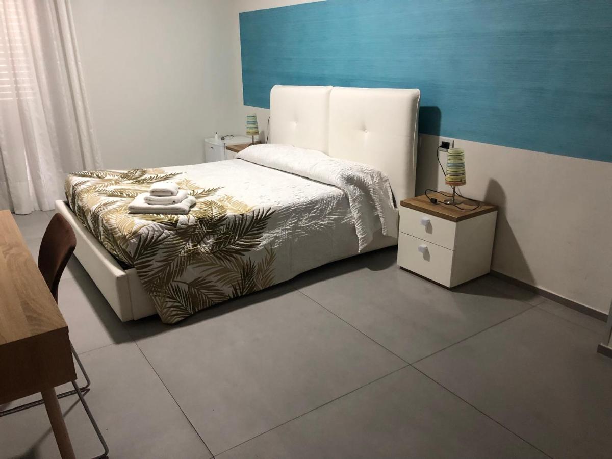 Albergo Piazza Risorgimento ปอร์โตเชซาเรโอ ภายนอก รูปภาพ